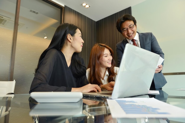 businessman explaining to female colleagues in office