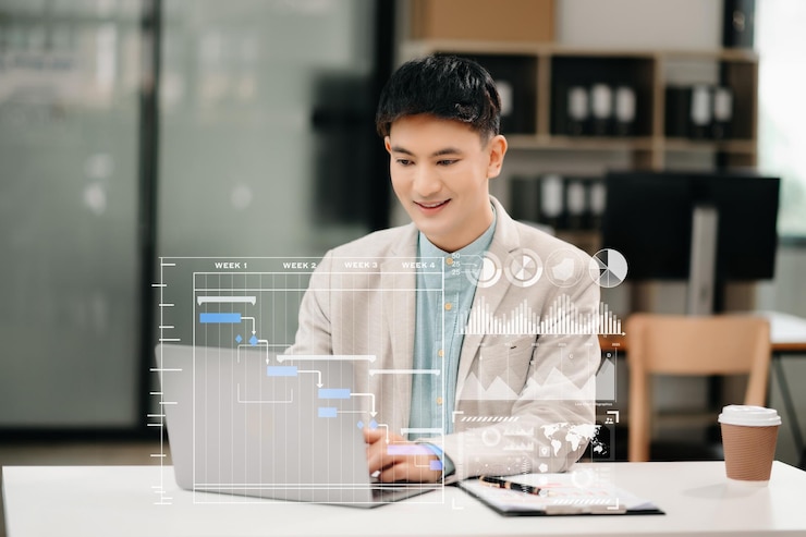 Photo 사업가 손 프로젝트 매니저 작업 및 업무 업데이트 및 gantt 차트 스케줄링 스마트 폰 태블릿 및 노트북 사무실의 가상 다이어그램