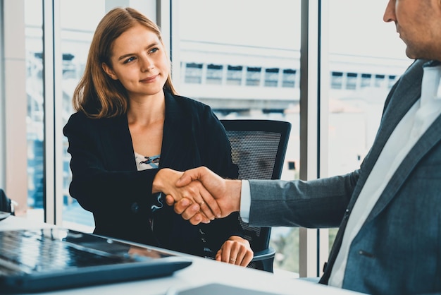 Photo businessman handshake businesswoman in office uds