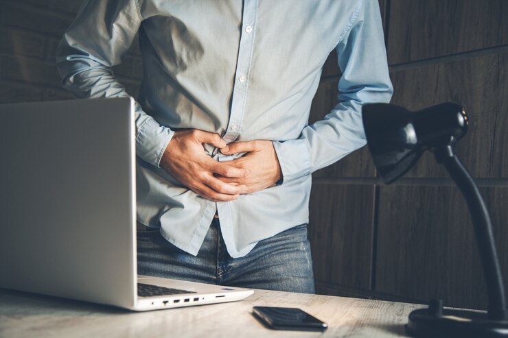 Photo businessman has stomach ache