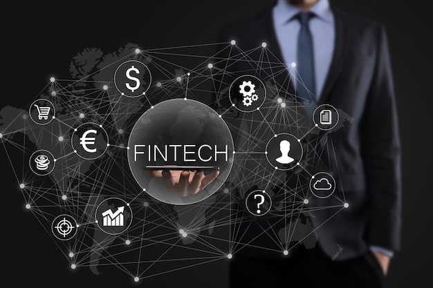 Imprenditore tenere il concetto di tecnologia finanziaria fintechpagamento bancario di investimento aziendale investimento in criptovaluta e denaro digitale concetto di business su schermo virtuale