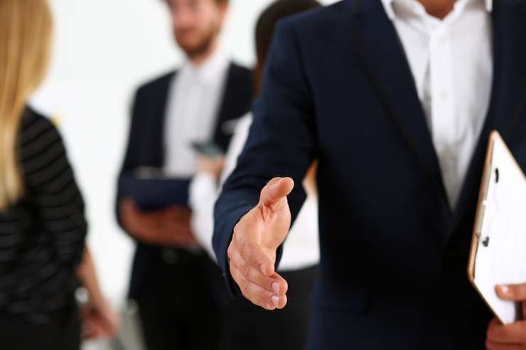 Photo businessman offer hand to shake as hello in office