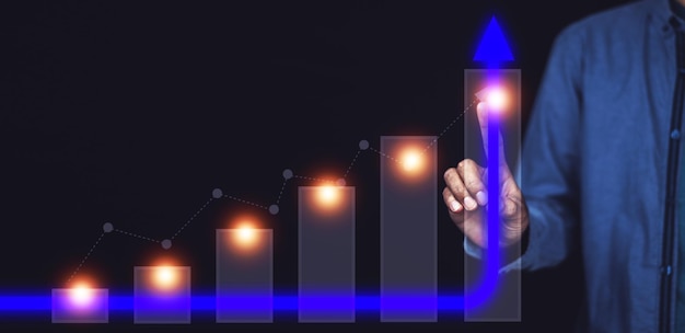 Foto uomo d'affari che punta sulla pianificazione della crescita aziendale del grafico a freccia per lo sviluppo del business verso il successo e il concetto di crescita crescente