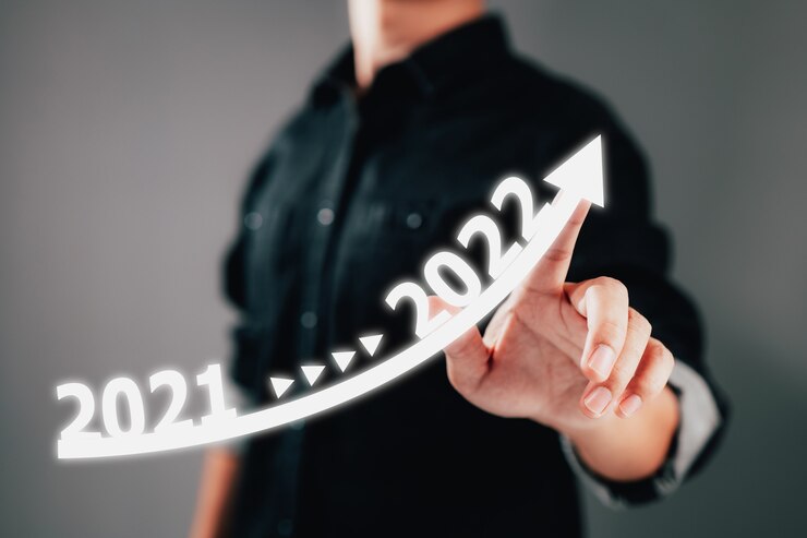 Photo ビジネスマンポインティング矢印グラフ企業の将来の成長計画20212022コンセプト