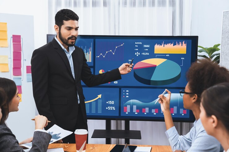 फोटो businessman presenting data analysis dashboard on tv at meeting room concord