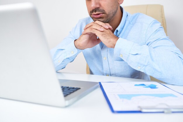 Businessman reading article online