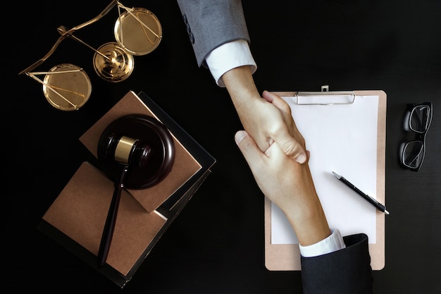 Photo businessman shaking hands