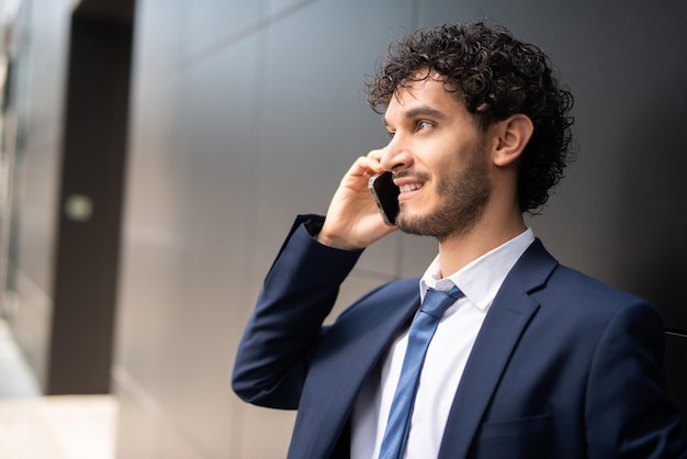 Photo businessman talking on the phone