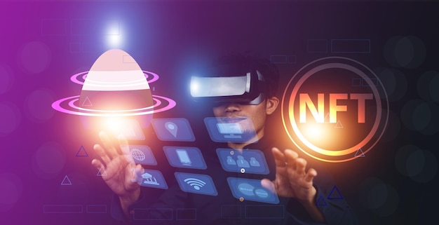 Schermo visivo del metaverso della tecnologia dell'uomo d'affari e tendenza digitale del commercio della raccolta nft metaverse e