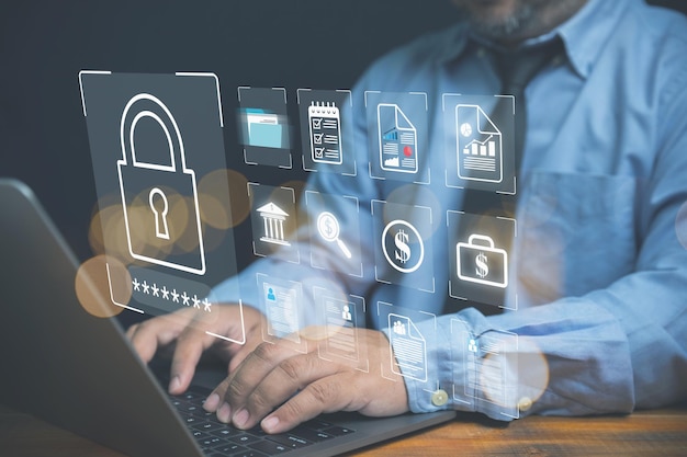 ビジネスマンは、コンピュータ ログインのプライバシー セキュリティと個人情報盗難アクセスに対する保護を使用しています。