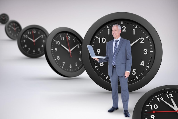 Photo businessman using laptop against grey background