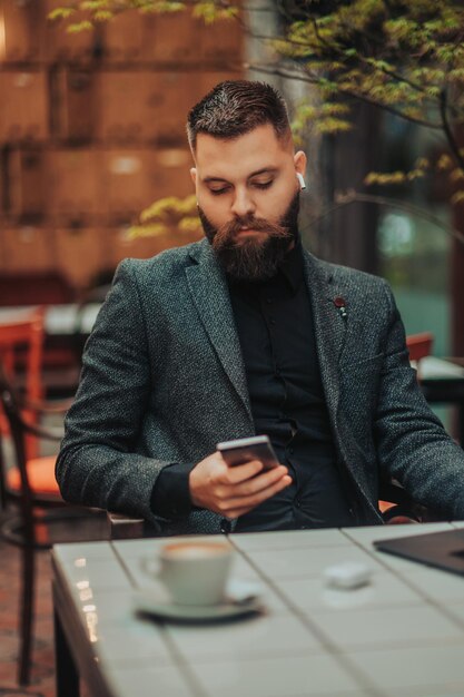 Businessman using a smartphone in a coffee shop