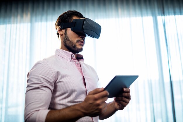 Businessman using an vr headset