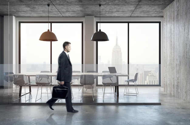 Photo businessman walking in meeting room