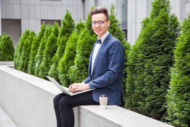 Businessman with casual style in the city