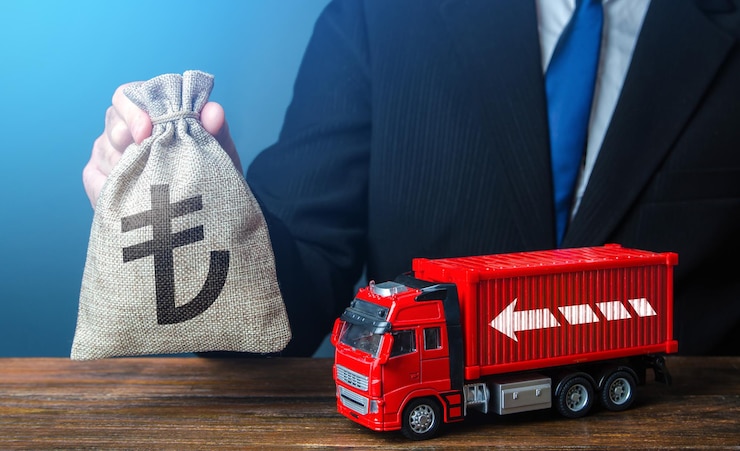 फोटो businessman with turkish lira money bag and truck good salaries for drivers