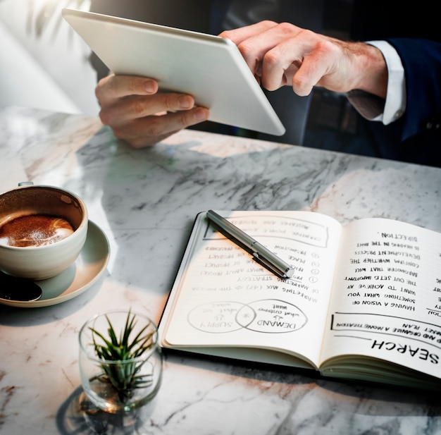 Businessman working in a cafe