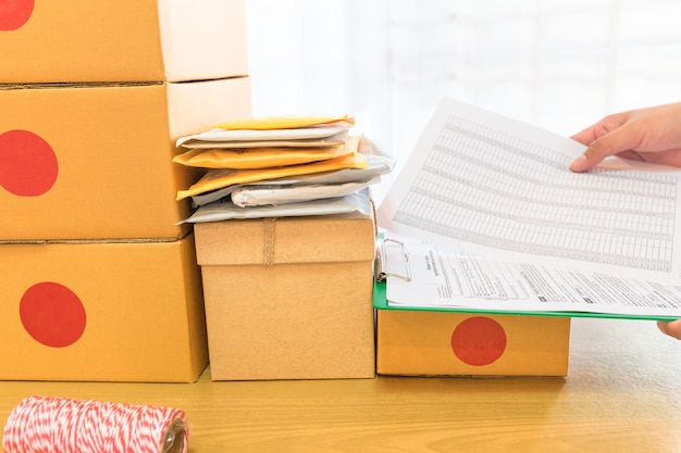 Photo businessman working with document and packing brown parcels box.