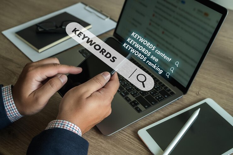 Photo businessmanman search website for content keywords on laptop browse in office optimize seo engine