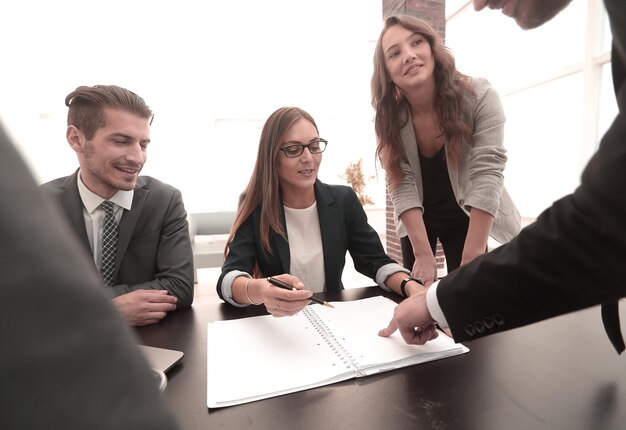 Businessmen discuss the work plan