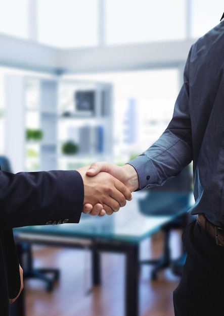 Photo businessmen handshake in the meeting room