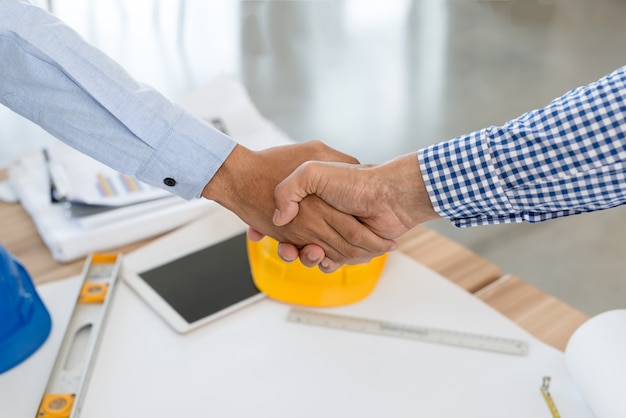 Businessmen handshake 