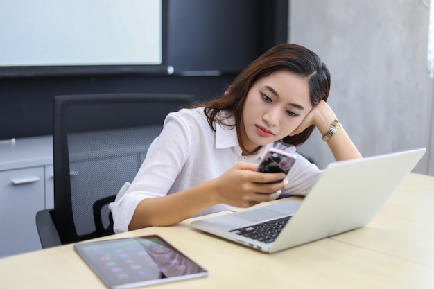 Businesswoman asian using phone for celling and texting on her mobile phone