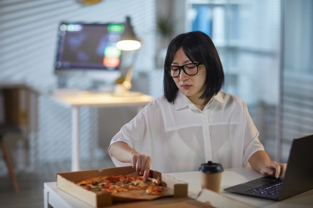 Businesswoman eating during work