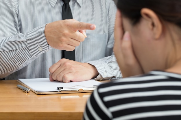 Photo businesswoman getting intimidated after scolded by boss