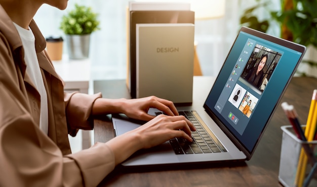 Photo businesswoman making video call meeting to team