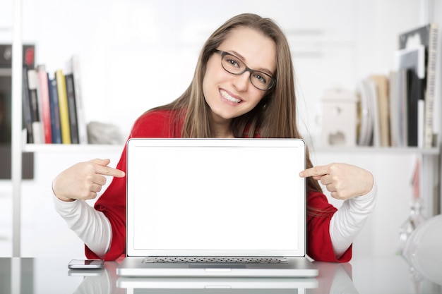 Businesswoman show blank screen of her laptop