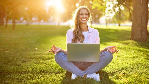 Photo businesswoman sitting grass summer park using laptop business person working remote outdoor