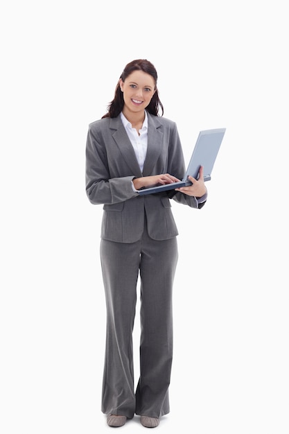 Photo businesswoman smiling with a laptop