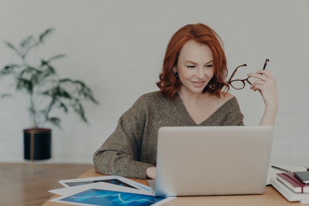 Businesswoman using a laptop