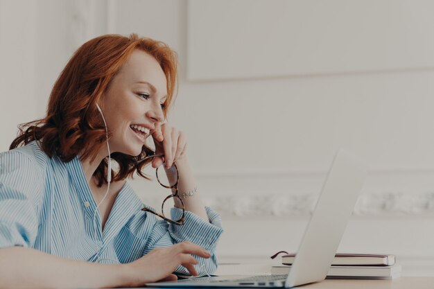 Businesswoman using a laptop