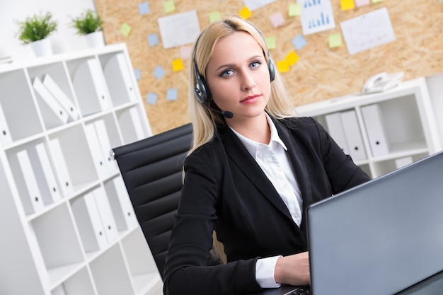 Photo businesswoman at work