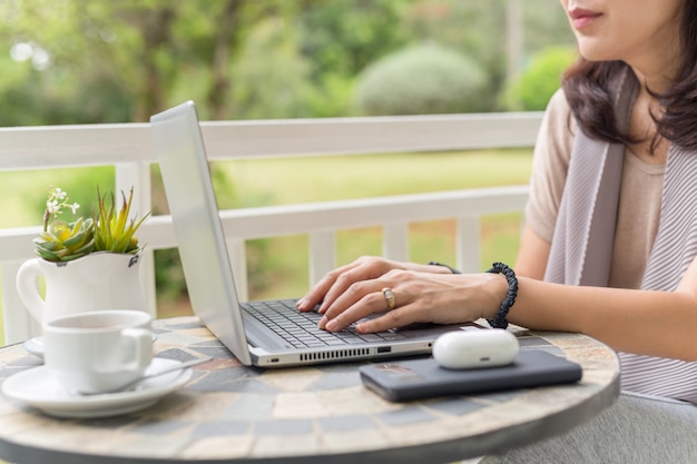 Businesswoman working on laptop.