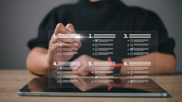 Фото Деловые женщины отметьте галочкой оценочную анкету, оценивающую онлайн-опрос, онлайн-экзамен, выберите правильный ответ на экзамене, заполнив форму онлайн-опроса. ответьте на концепцию тестовых вопросов.