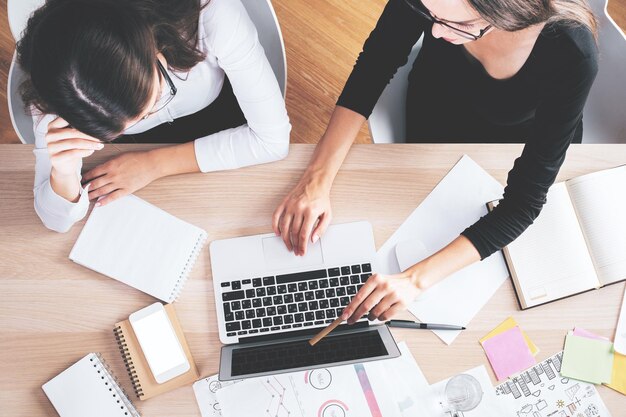 businesswomen working on project