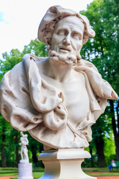 Buste van Aristoteles in het oude stadspark Zomertuin in Sint-Petersburg Rusland