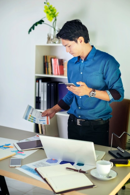 Photo busy businessman under stress due to excessive work.