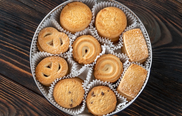 Biscotti al burro in una scatola