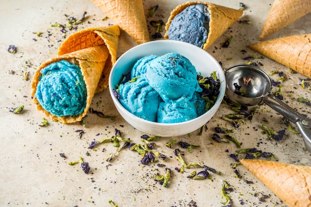 Photo butterfly pea flower ice cream