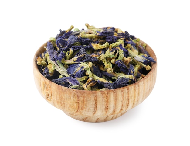 白い上に隔離されたボウルで蝶豆の花茶