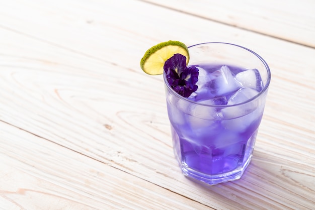 butterfly pea juice with lime