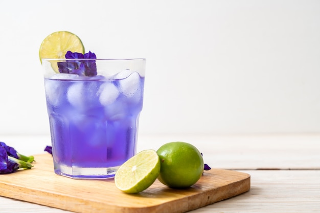 butterfly pea juice with lime