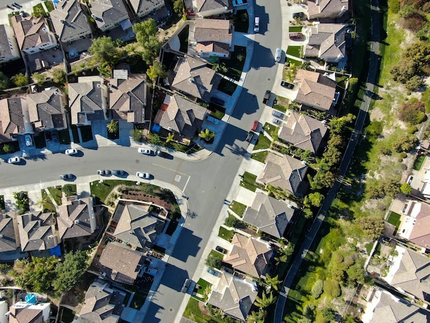 Buurt van de hogere middenklasse met identieke woononderverdeling, Zuid-Californië