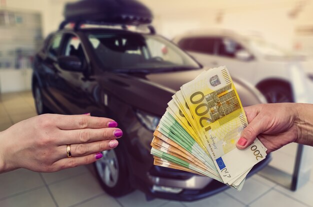 The buyer gives the seller a euro to enter into a contract to buy or lease a car.