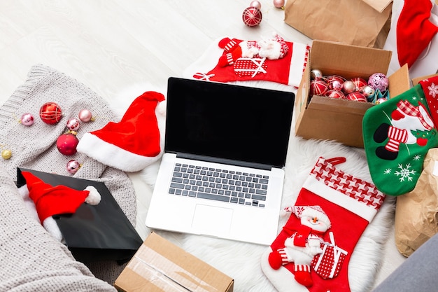 Buying christmas gifts online - online shopping concept