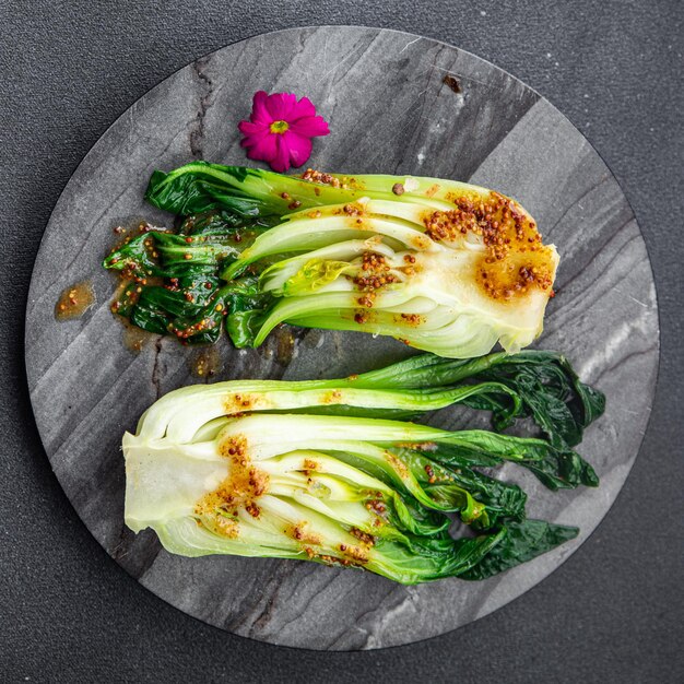 Foto cavolo bok choy o pak choy piatto vegetale pasto sano spuntino sul tavolo copia spazio cibo